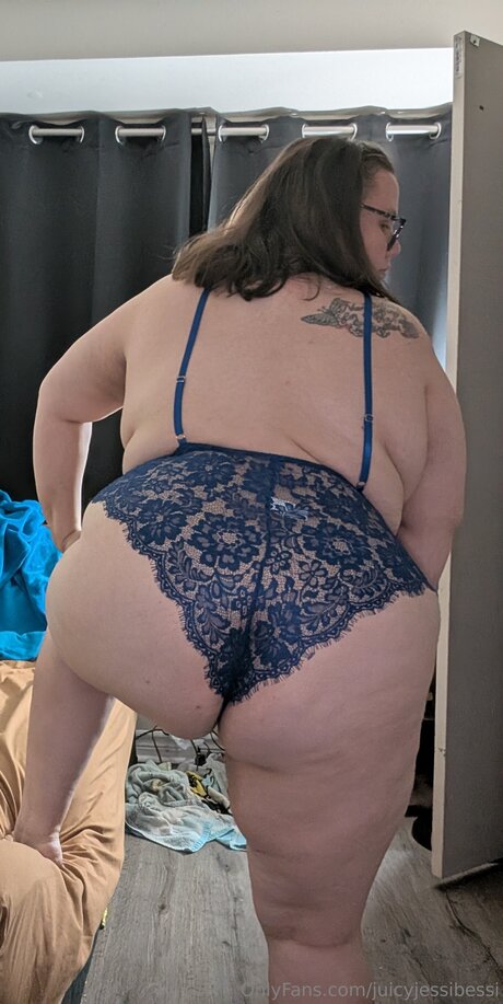 Juicyjessibessi ポルノモデル 写真