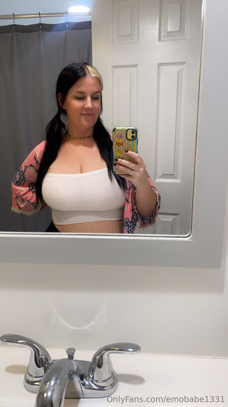 Emobabe1331 かわいいポルノスター アーカイブ