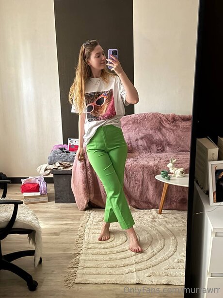 ランジェリーヌードオンリーファンズ ホット裸 写真