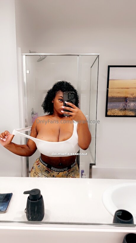 Kieranicole ポルノスター 可愛い 写真