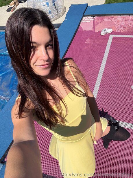 Nicoleskirtsfree ヌードスター 写真