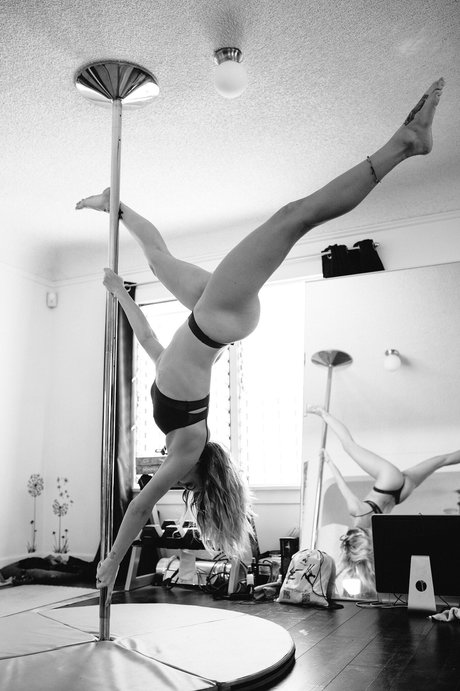 Miss Angelique W ホットなポルノスター 写真