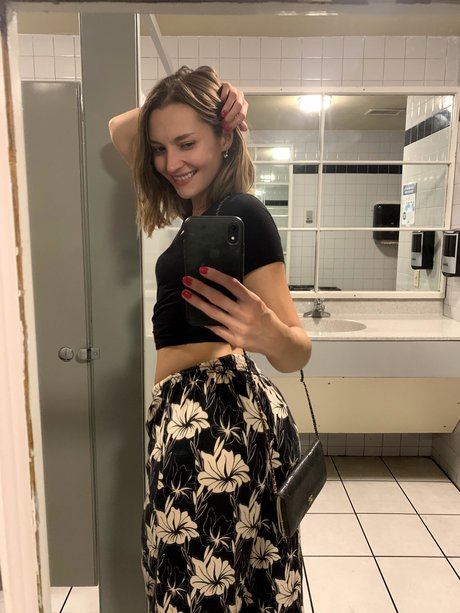 Carley Bee_ エロティック女優 写真