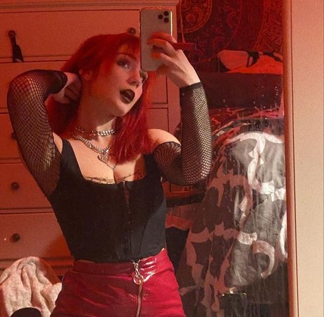 かわいいブロンドのオンリーファンズ トップ 画像