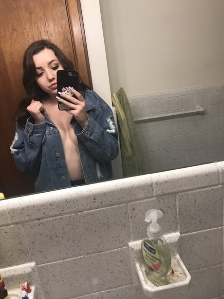 Lydia Love_ 裸のモデル アーカイブ