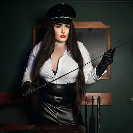 Mistress Karino アダルトモデル 写真