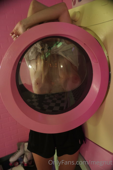 ティーンレズビアンオンリーファンズ セクシー 写真