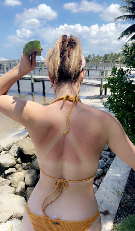 Amanda Cerny セクシーモデル 写真