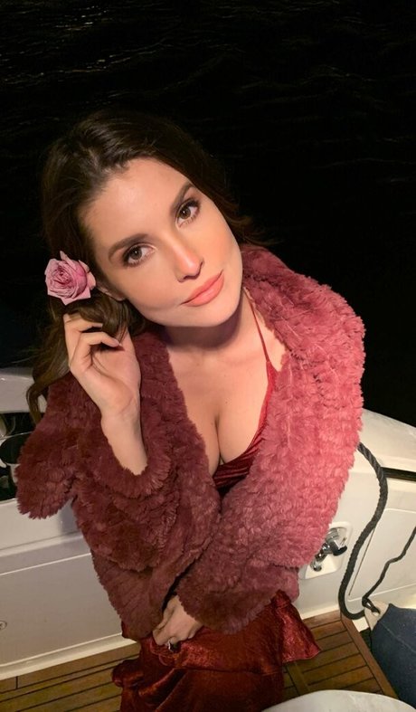 Amanda Cerny 完璧なスター アーカイブ