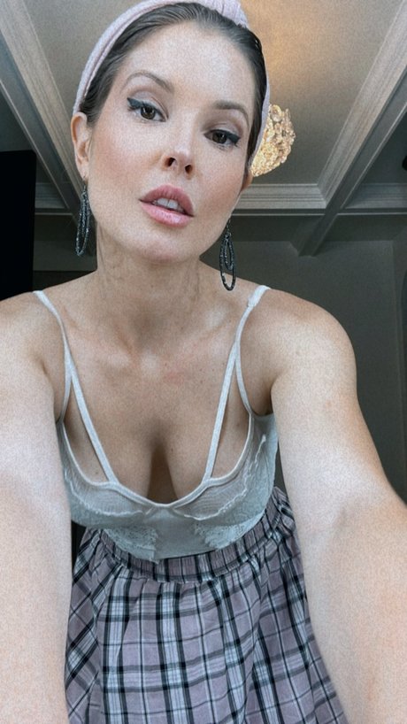 ヌードの若いオンリーファンズ アート裸 画像