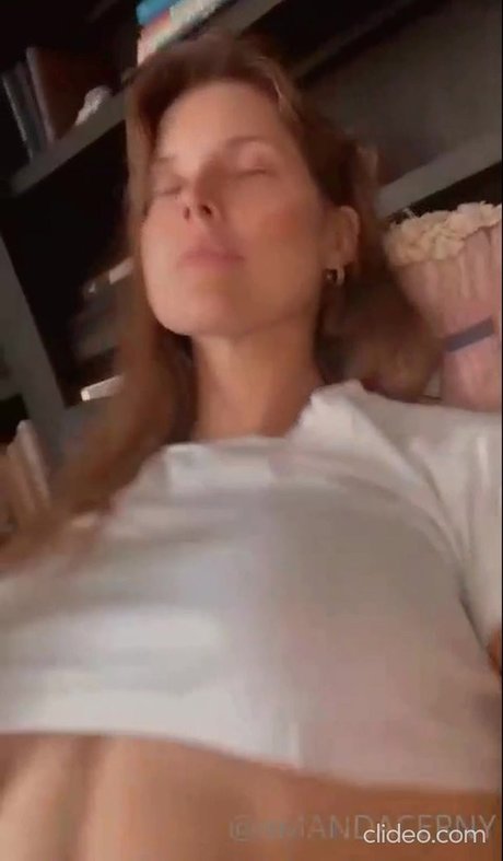 熟女のおっぱいオンリーファンズ ポルノ 写真