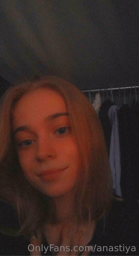 Anastiya 完璧なスター 写真