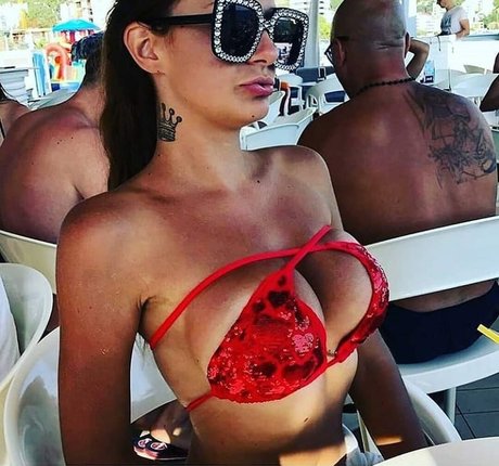 Kristina Penava 完璧なモデル 写真