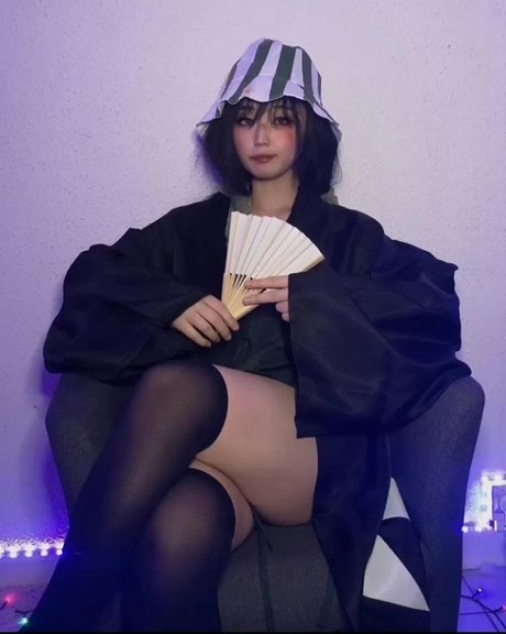 Mooncak eva_ ヌードのポルノスター 画像