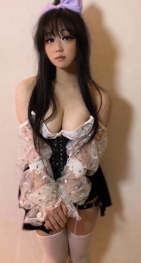 Mooncak eva_ ホットモデル 画像