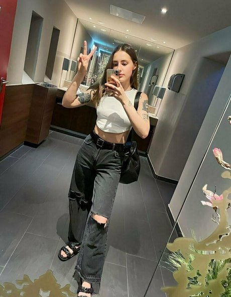 zoya akilova ヌードモデル ギャラリー