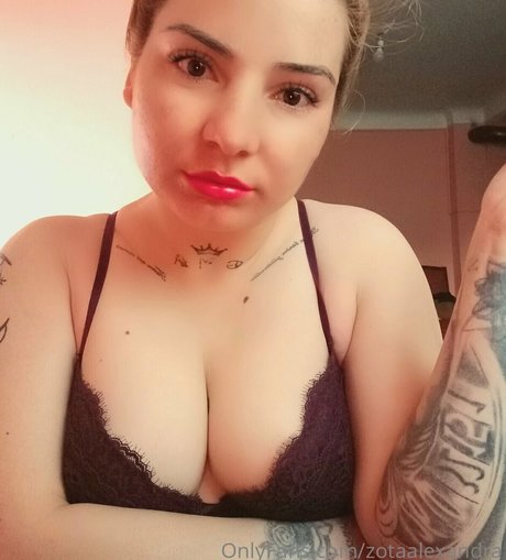 ランジェリーベイビーオンリーファンズ ヌード 写真