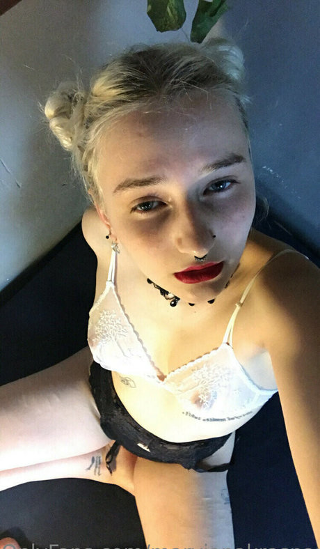 曲線美のxxx オンリーファンズ 無料ポルノ 写真