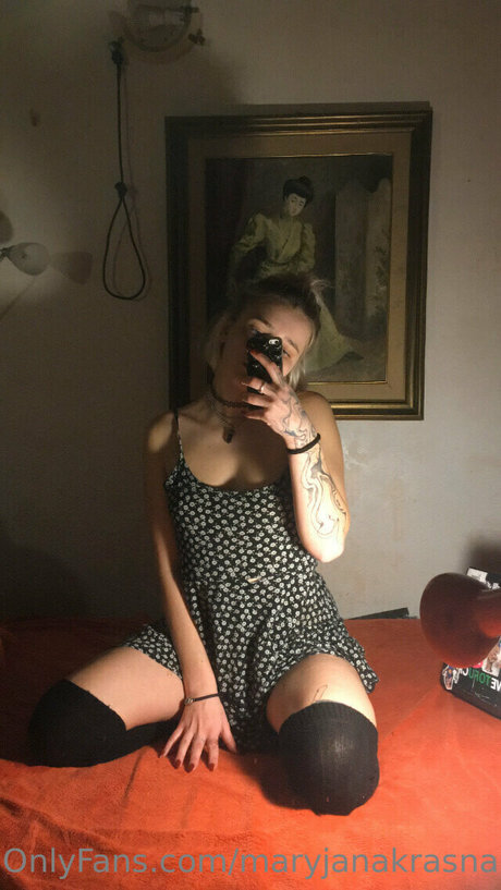 黒髪の熟女オンリーファンズ セクシーヌード 画像