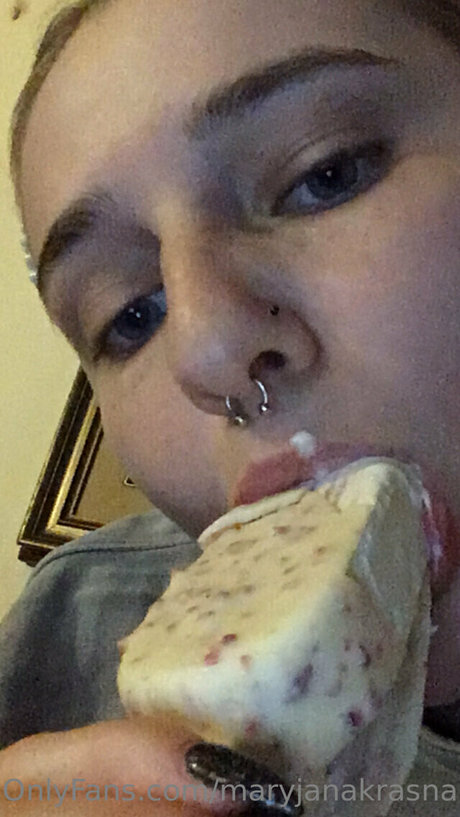 Maryjanakrasnapanna 裸の女優 ギャラリー