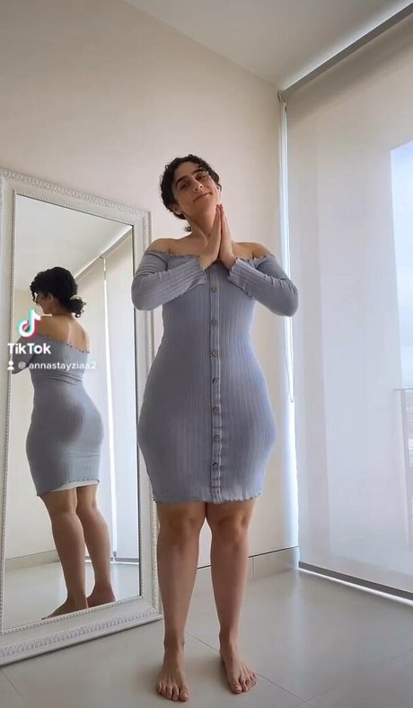 痩せたティーンの巨乳オンリーファンズ 無料エロ 画像