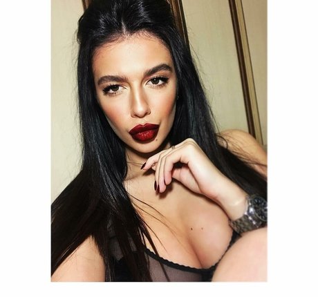 anna slutskaya111 ヌードモデル 写真