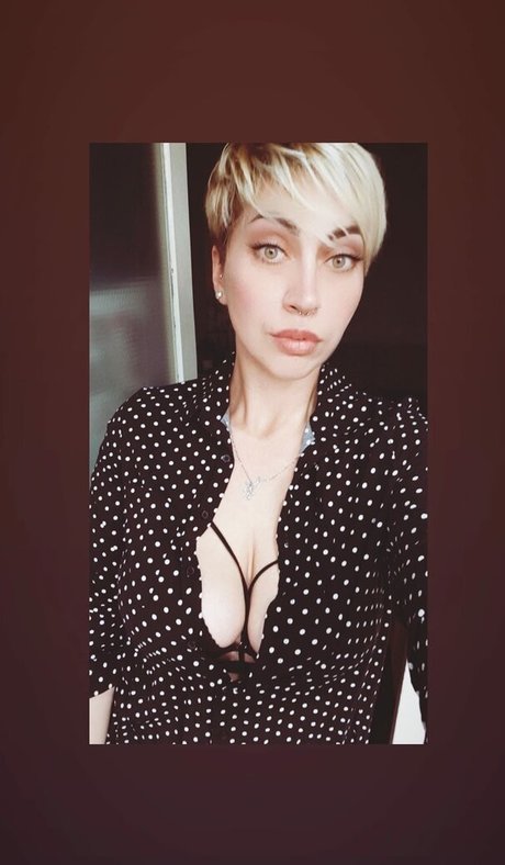 asmr 足 オンリーファンズ 美しい裸 写真