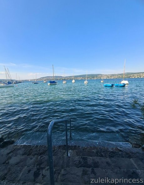 パンツを食い込ませるオンリーファンズ アートポルノ 写真