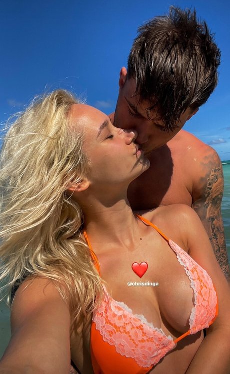 Zuzana Kardos ヌードのポルノスター 写真