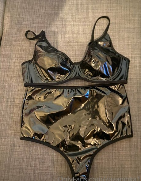 zuzaninka1 ポルノスター トップ 写真