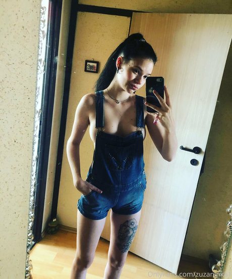 zuzaninka1 ヌード女優 写真