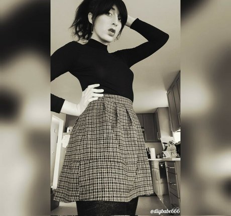 ZuzuFlowers 裸モデル アーカイブ