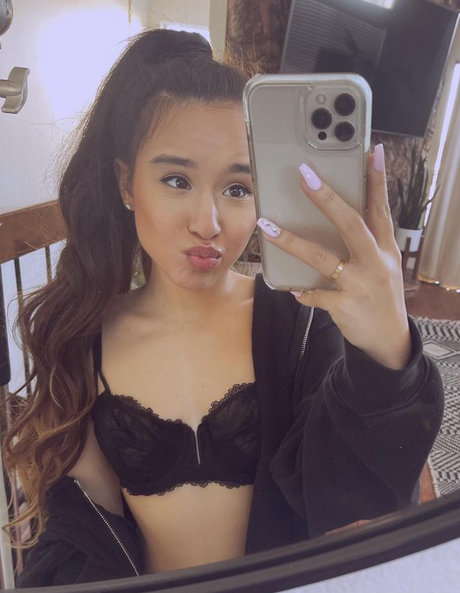 巨乳カップルオンリーファンズ 無料セクシー 写真