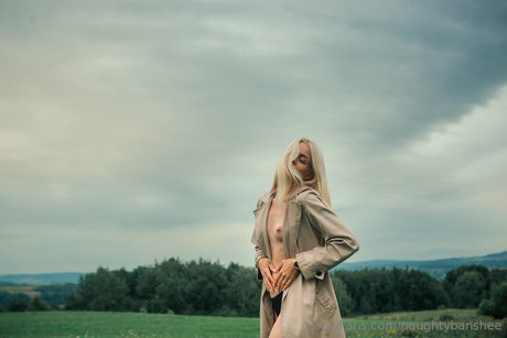 ティーンレズビアンオンリーファンズ セクシーヌード 写真