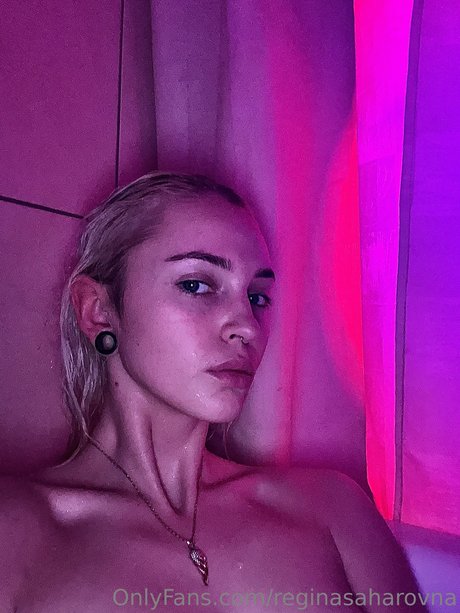 Regina Sahar ヌードモデル 写真