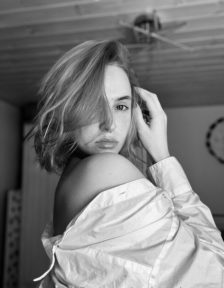 Regina Sahar セクシーなポルノスター 画像