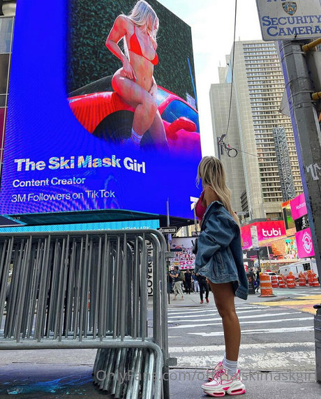 カーリーエボニーオンリーファンズ セクシーヌード 画像