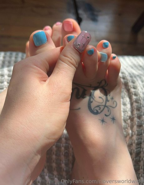 Cloversworldwide エロティックなスター 画像