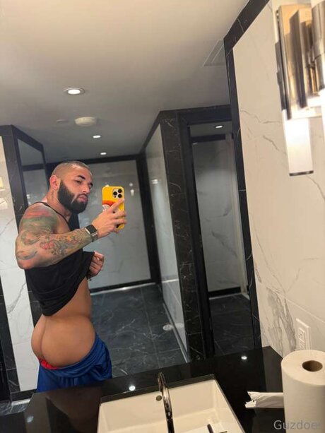 Guzdoes エロティックなスター 画像