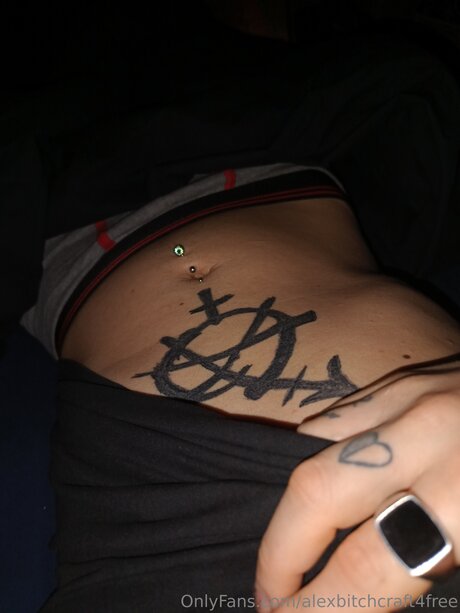 Alexbitchcraft4free ヌードモデル 写真