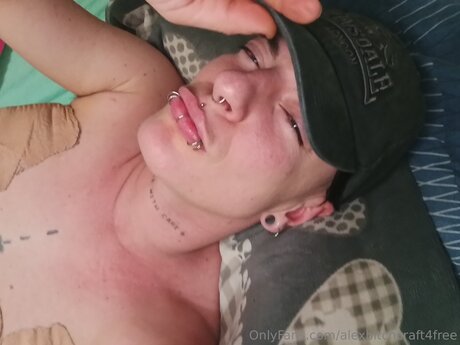 Alexbitchcraft4free セックススター 画像