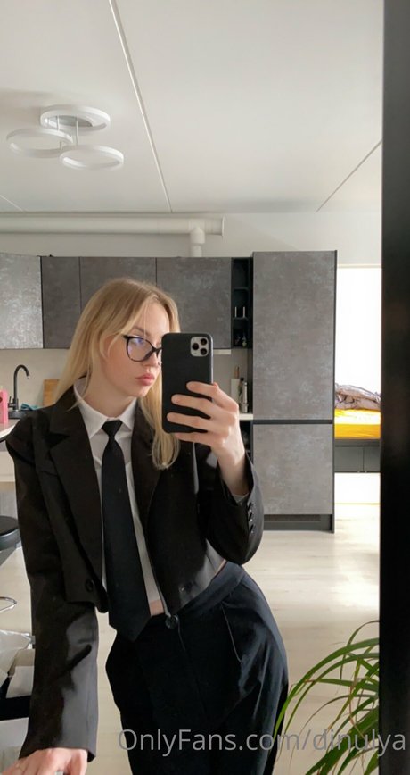 Dinulya アートポルノスター 画像