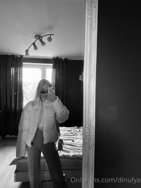 Dinulya セックス女優 画像