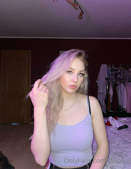 Dinulya 裸のモデル アーカイブ