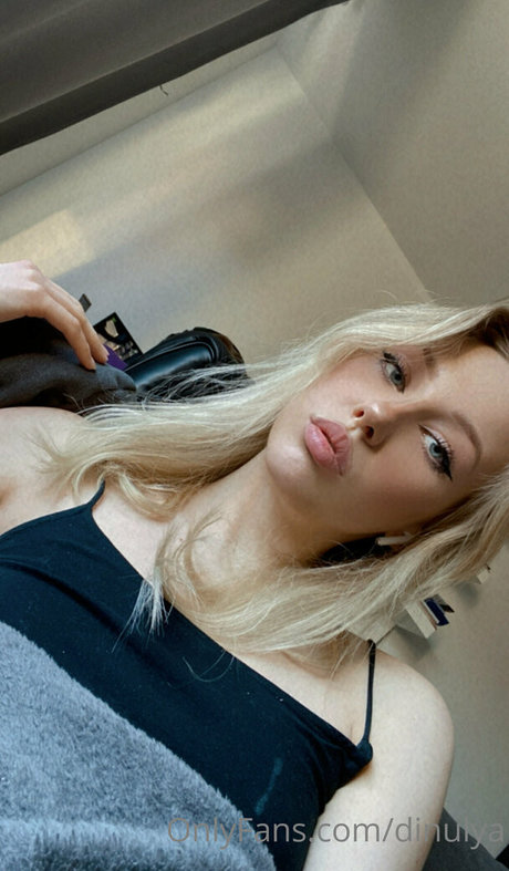 Dinulya ポルノスター エロティック 写真