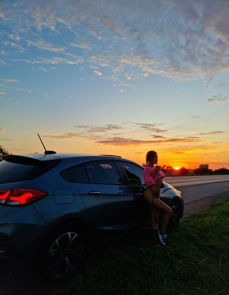 Miagrecox ポルノスター 裸 写真