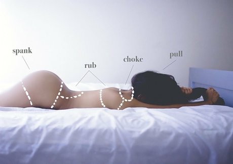 レズビアン乱交オンリーファンズ ホットセックス 画像