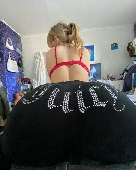 ストリップショー オンリーファンズ アダルト 写真