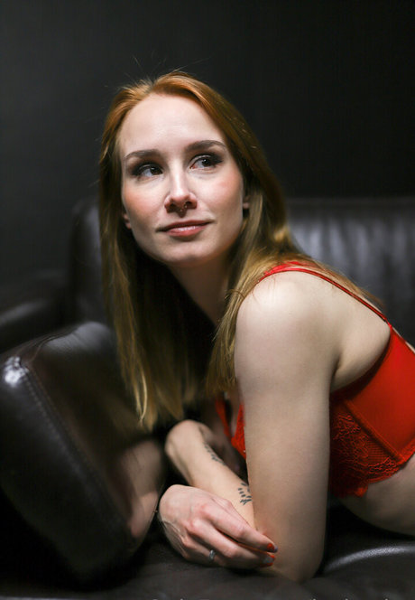 熟女のおっぱいオンリーファンズ ヌード 画像