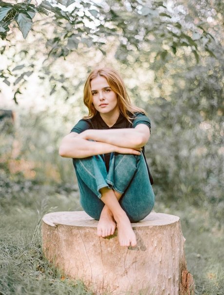 Zoey Deutch ポルノスター 美しい 画像